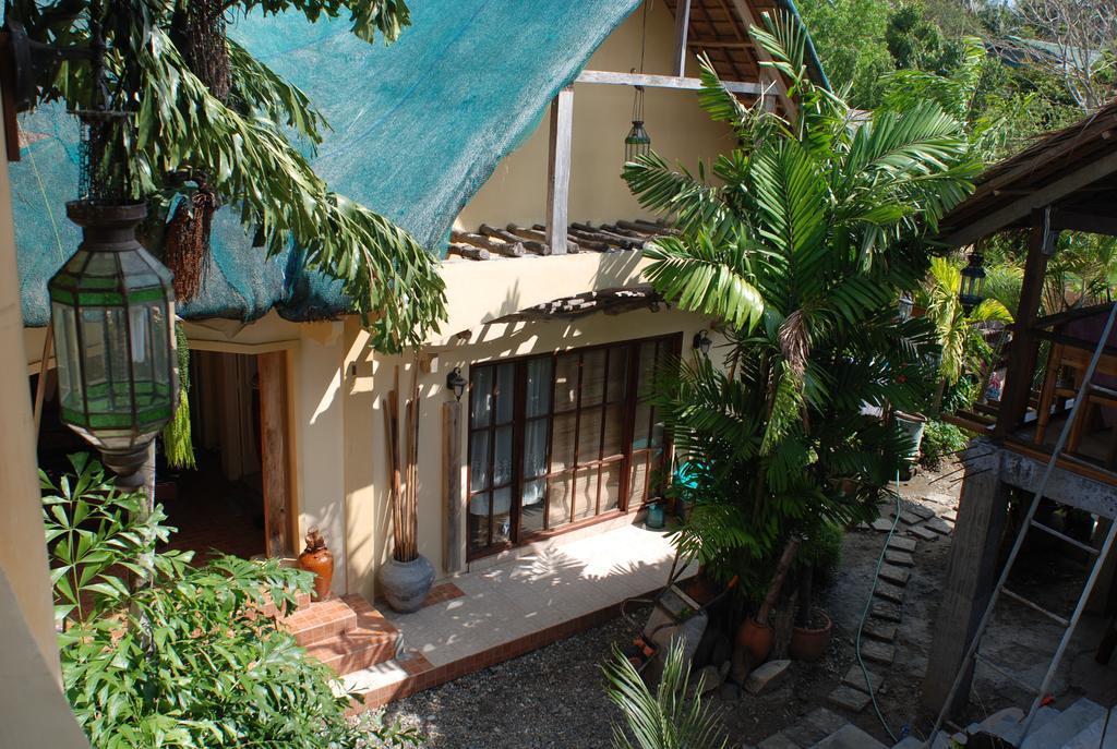 Casa Aviara Resort & Hotel Puerto Galera Εξωτερικό φωτογραφία